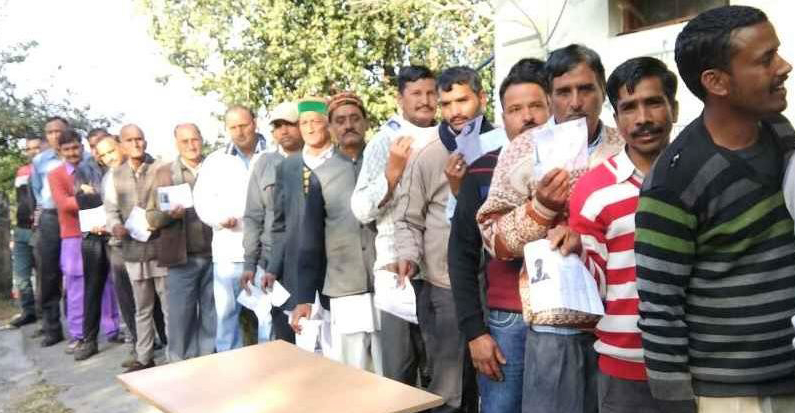 Photo of हिमाचल इलेक्शन 2017: कड़ी सुरक्षा के बीच मतदान जारी, वीरभद्र और धूमल की प्रतिष्ठा दांव पर