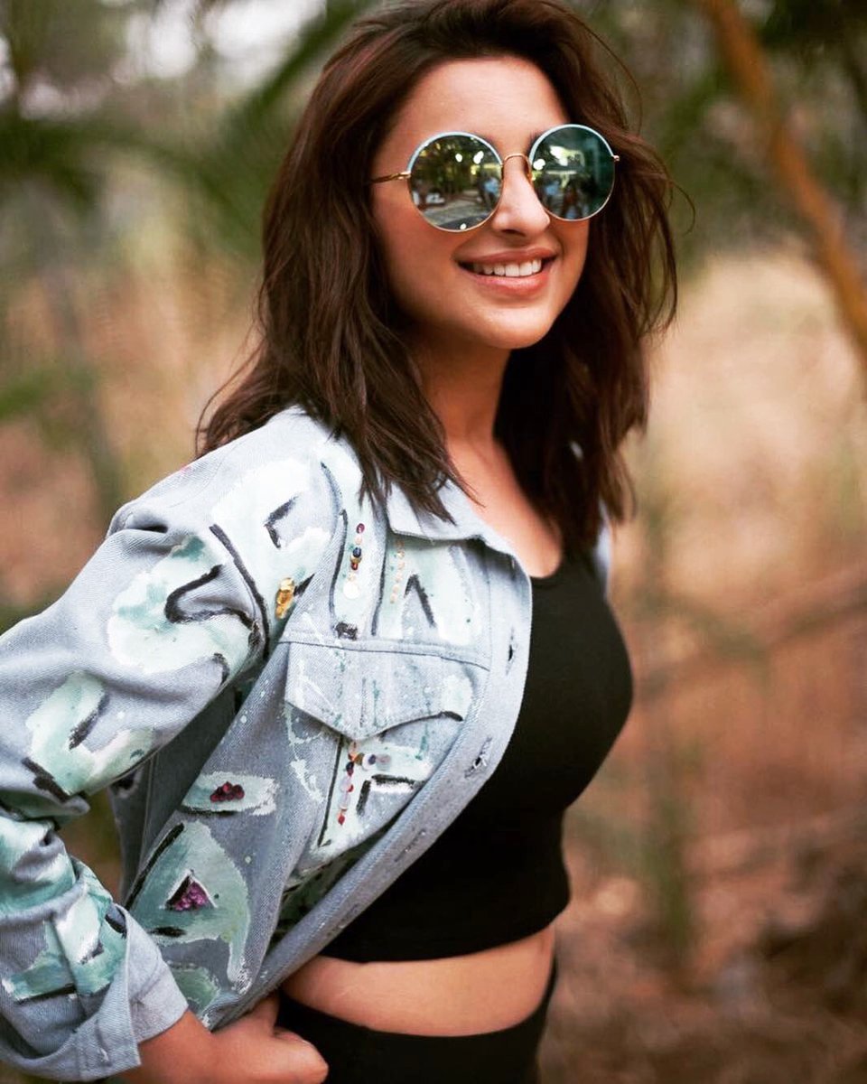 सोशल मीडिया, Parineeti Chopra, Stretch Marks,