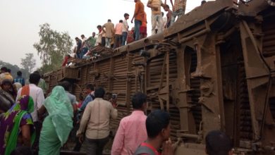 Photo of उप्र : रायबरेली में न्यू फरक्का एक्सप्रेस की 9 बोगियां पटरी से उतरी, 7 लोगों की मौत