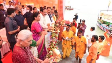 Photo of उप राष्ट्रपति वेंकैया नायडू ने किये रामलला के दर्शन, कहा – ‘आज उनकी बरसों की इच्छा पूरी हो गई’