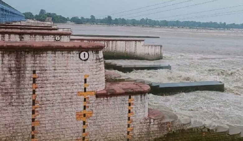 Red alert in view of Sharda water level