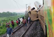 Photo of दार्जिलिंग में बड़ा ट्रेन हादसा, मालगाड़ी ने कंचनजंगा एक्सप्रेस को मारी टक्कर, लोको पायलट समेत 15 की मौत