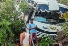 Photo of जम्मू-कश्मीर आतंकी हमला: बस में सवार यात्रियों ने बयां किया दिल दहला देने वाला मंजर, ‘लगा आज जिंदा नहीं बच पाऊंगा’
