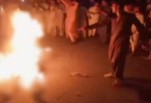 Photo of पाकिस्तान में भीड़ ने शख्स को थाने से निकालकर जिंदा जलाया, कुरान के अपमान का लगाया आरोप