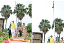 Photo of स्वतंत्रता दिवस पर सीएम धामी ने किया ध्वजारोहण, देश और प्रदेशवासियों को दी शुभकामनाएं