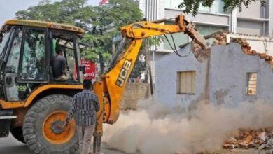 Photo of बीजेपी के कैम्प कार्यालय पर चला योगी का बुलडोजर, नेता ने कहा – “हमें तो अपनों ने लूटा गैरों में कहां दम”