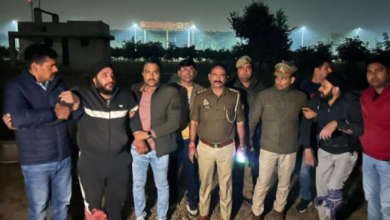 Photo of नोएडा में पुलिस के साथ मुठभेड़ में 25-25 हजार के दो इनामी बदमाश घायल, गिरफ्तार