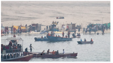 Photo of वाराणसी : गंगा में टक्कर के बाद पलटी नाव, 60 से अधिक लोग थे सवार, NDRF ने सभी को बचाया