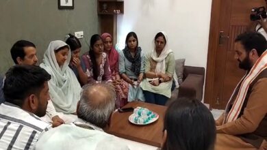 Photo of शहीद सिद्धार्थ यादव के घर पहुंचे सीएम नायब सिंह सैनी, कहा – देश ने एक बहादुर बेटा खोया है
