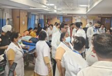 Photo of एम्स दिल्ली ने कैंसिल की सभी डाक्टरों और नर्सों की छुट्टियां
