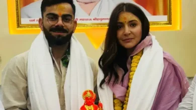 Photo of पत्नी के साथ अयोध्या पहुंचे विराट कोहली, भगवान रामलला और हनुमान जी के किए दर्शन