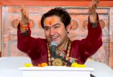 Photo of बिहार : “मुजफ्फरपुर के पागलों तुम हमारा साथ दो, हम तुम्हें हिन्दू राष्ट्र देंगे – बागेश्वर धाम के पीठाधीश्वर धीरेंद्र कृष्ण शास्त्री