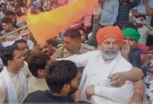 Photo of मुजफ्फरनगर में रैली के दौरान किसान नेता राकेश टिकैत का जमकर विरोध, पुलिस की मदद से निकले बाहर