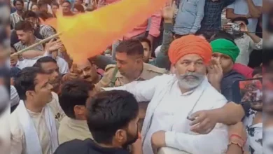 Photo of मुजफ्फरनगर में रैली के दौरान किसान नेता राकेश टिकैत का जमकर विरोध, पुलिस की मदद से निकले बाहर