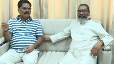 Photo of उत्पाद एवं निषेध मंत्री योगेंद्र प्रसाद से मिलने पहुंचे सीएम हेमंत सोरेन