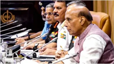 Photo of रक्षा मंत्री राजनाथ सिंह और तीनों सेनाओं के प्रमुखों की बैठक शुरू