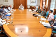 Photo of पीएम नरेंद्र मोदी के नेतृत्व में हो रही हाईलेवल मीटिंग खत्म, तीनों सेनाओं के प्रमुख रहे मौजूद