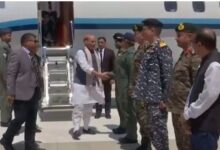 Photo of भुज एयरबेस पहुंचे रक्षा मंत्री राजनाथ सिंह, जवानों से करेंगे बातचीत