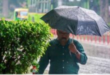 Photo of दिल्ली और आसपास के इलाकों में आंधी और बारिश से तापमान में गिरावट, लोगों को गर्मी से काफी राहत