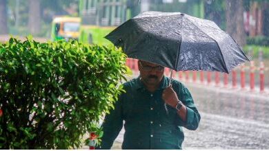 Photo of दिल्ली और आसपास के इलाकों में आंधी और बारिश से तापमान में गिरावट, लोगों को गर्मी से काफी राहत