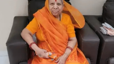 Photo of आध्यात्मिक गुरु मोरारी बापू की पत्नी का 79 वर्ष की उम्र में निधन, करीबी सहयोगी ने दी जानकारी