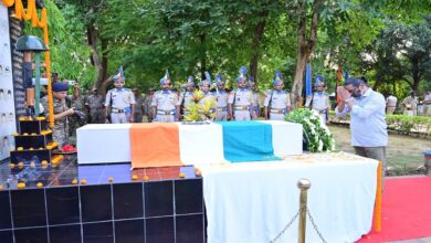 Photo of राज्यपाल संतोष गंगवार एवं सीएम हेमंत सोरेन ने सीआरपीएफ के शहीद जवान सत्यवान सिंह को दी श्रद्धांजलि