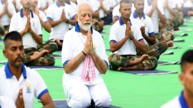 Photo of पीएम नरेंद्र मोदी ने विशाखापत्तनम में किया योग, इस अवसर पर लोगों को भी किया संबोधित