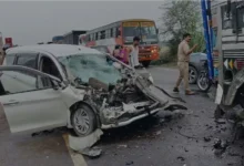 Photo of बाराबंकी में भीषण सड़क हादसा: ट्रक-कार टक्कर में चार की मौत, कई घायल