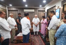 Photo of गुजरात के पूर्व सीएम विजय रूपाणी के परिवार से मिले पीएम मोदी, जताया शोक