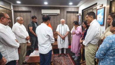 Photo of गुजरात के पूर्व सीएम विजय रूपाणी के परिवार से मिले पीएम मोदी, जताया शोक