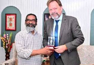 Photo of सीएम हेमंत सोरेन से मिले जर्मन राजदूत फिलिप एकरमैन, विकास से संबंधित विभिन्न विषयों एवं पहलुओं पर की चर्चा