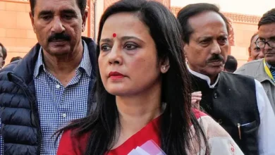 Photo of चुनाव आयोग के खिलाफ सुप्रीम कोर्ट पहुंचीं टीएमसी सांसद महुआ मोइत्रा