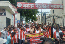 Photo of लखनऊ में जिलाधिकारी को सौंपा गया ज्ञापन, गोपाल राय को Z श्रेणी की सुरक्षा देने की मांग