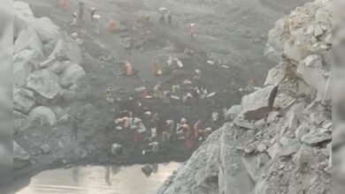 Photo of धनबाद में अवैध कोयला खदान धंसी, 9 मजदूरों की मौत, कई अभी भी मलबे में दबे