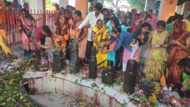 Photo of सावन का तीसरा सोमवार: शिव भक्तों का उमड़ा सैलाब, मंदिरों में गूंजे ‘बोल बम’ के जयकारे