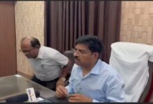 Photo of कानपुर CMO की कुर्सी पर उठा बवंडर थमा, डॉ. नेमी की विदाई, डॉ. उदयनाथ ने संभाला कार्यभार