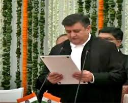 Photo of झारखंड हाईकोर्ट के मुख्य न्यायाधीश के रूप में जस्टिस तरलोक सिंह चौहान ने ली शपथ