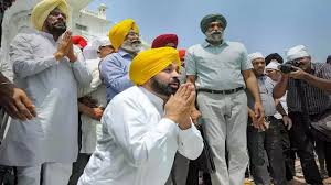 Photo of सीएम भगवंत मान पहुंचे अमृतसर, श्री हरमंदिर साहिब में टेका मत्था