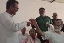 Photo of पूर्वी चंपारण: गांधी के प्रपौत्र तुषार गांधी को कार्यक्रम से निकाला, मुखिया से हुई तीखी बहस