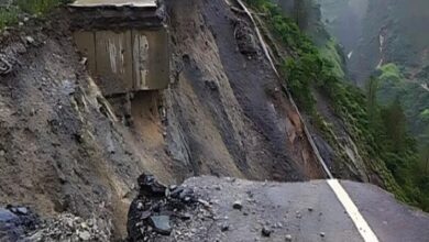 Photo of भारी बारिश से उत्तराखंड में तबाही: भूस्खलन से रास्ते बंद, यात्रियों की फंसी जान, तीर्थयात्रा पर ब्रेक