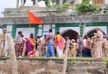 Photo of फतेहपुर में मकबरे को लेकर बवाल, एक किलोमीटर दायरे में सड़कें बंद, 150 पर FIR