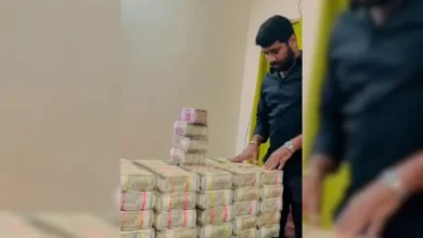 Photo of आंध्र प्रदेश शराब घोटाला: 12 बक्सों में छुपाई गई 11 करोड़ की नकदी, वीडियो में नोटों की गिनती करता दिखा पूर्व विधायक का करीबी