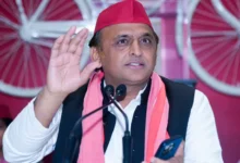 Photo of बैरिकेड फांदकर अखिलेश की ‘छलांग’, शिवपाल ने की तारीफ़; ECI पर वोट लूटने के आरोप