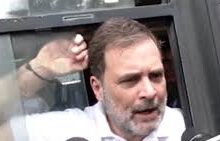 Photo of INDI ब्लॉक के प्रोटेस्ट मार्च में बवाल, दिल्ली पुलिस ने राहुल गांधी समेत कई विपक्षी नेताओं को हिरासत में लिया
