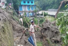 Photo of उत्तराखंड के चमोली में बादल फटने से भारी तबाही, एक की मौत, कई वाहन व मकान क्षतिग्रस्त