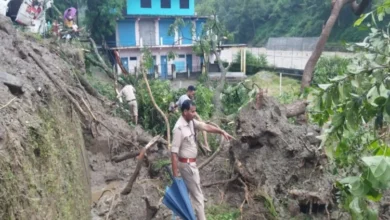Photo of उत्तराखंड के चमोली में बादल फटने से भारी तबाही, एक की मौत, कई वाहन व मकान क्षतिग्रस्त