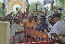 Photo of अमेरिकी टैरिफ वृद्धि के खिलाफ लखनऊ में व्यापारियों का प्रदर्शन, राज्यपाल को सौंपा ज्ञापन