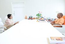 Photo of लखनऊ: निष्कासित सपा विधायक पूजा पाल ने की सीएम योगी से मुलाकात, बढ़ी सियासी हलचल