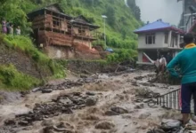 Photo of हिमाचल प्रदेश में भारी बारिश से तबाही, मंडी और शिमला में भूस्खलन