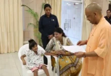 Photo of जनता दर्शन में बिटिया की फरियाद पर पिघले सीएम योगी, खुद उठाया पढ़ाई का जिम्मा